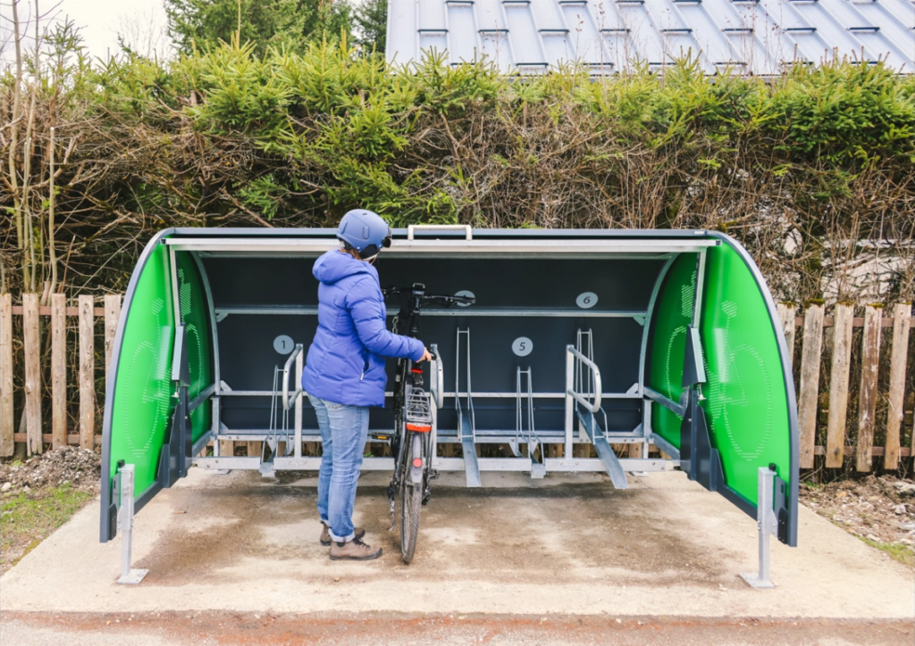 stationnement d'un vélo dans un box sécurisé ALTAO Cover 6 places