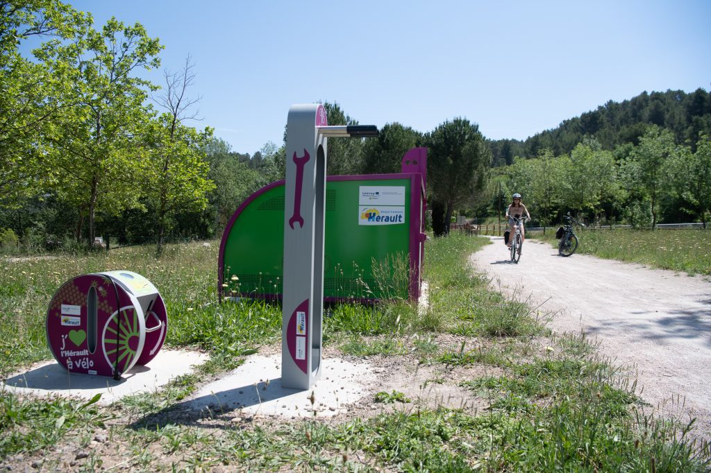 équipements Altinnova en libre service aux couleurs du département de l'Hérault