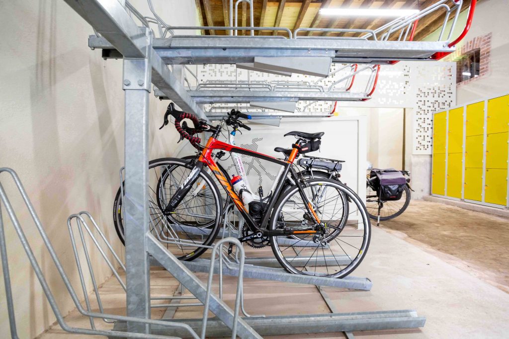 racks de stationnement Optima V10 avec vélos stationnés