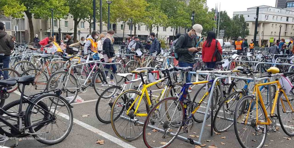 Parking éphémère pour les événement de la vie quotidienne : ici bourse à vélo de Nantes