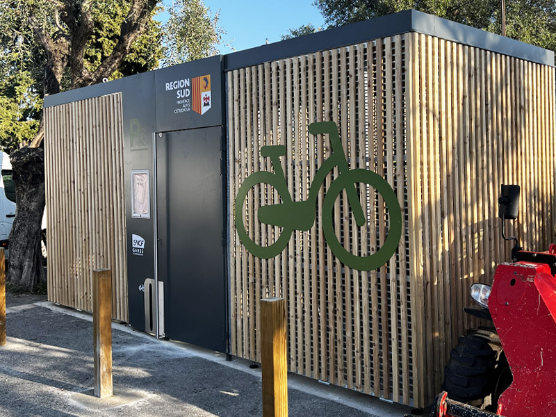 Abri Cigogne® barreaudage bois 20 places de stationnement vélos