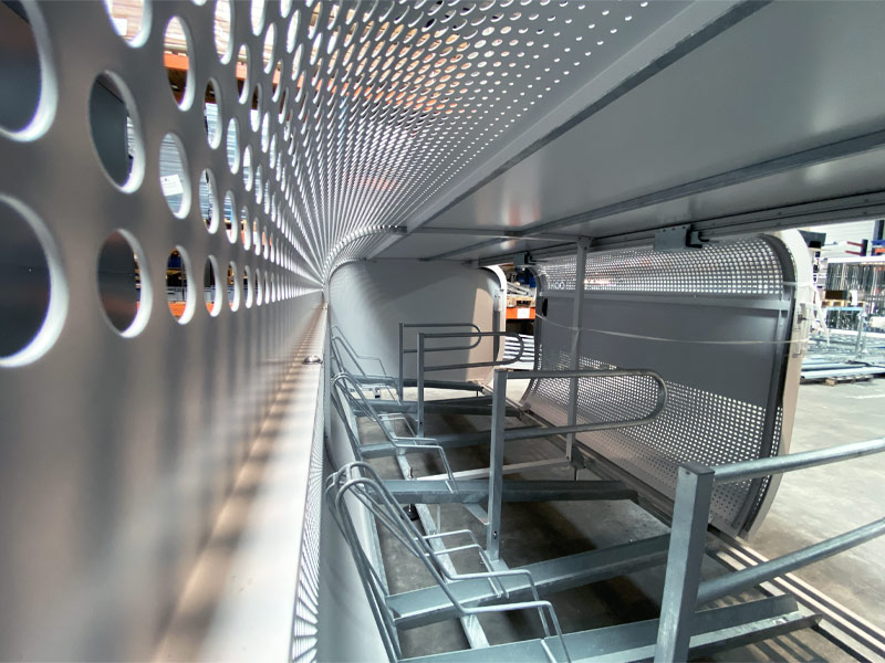intérieur de la consigne ALTAO® Pod "Oonee" avec racks de stationnements