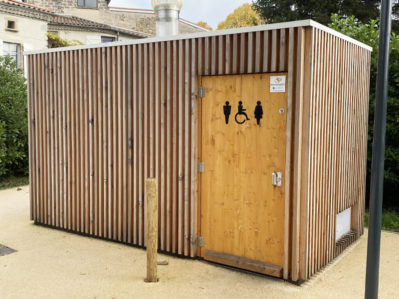 module de toilettes sèches de l'aire de repos