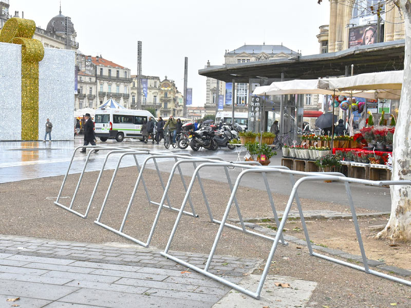 Racks ALTAO® Mobile de la ville de Montpellier mis en place à la période de Noël pour inciter à la pratique du vélo pour les déplacements de la vie quotidienne
