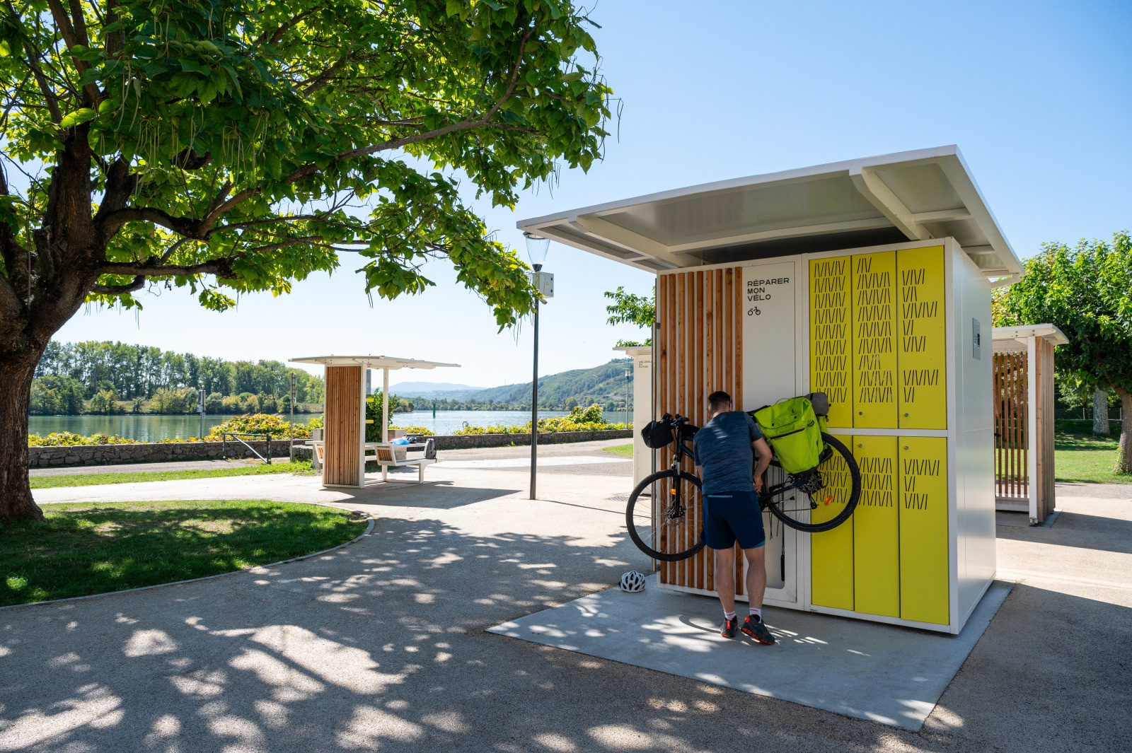 Aire de service vélo sur la ViaRhôna Condrieu