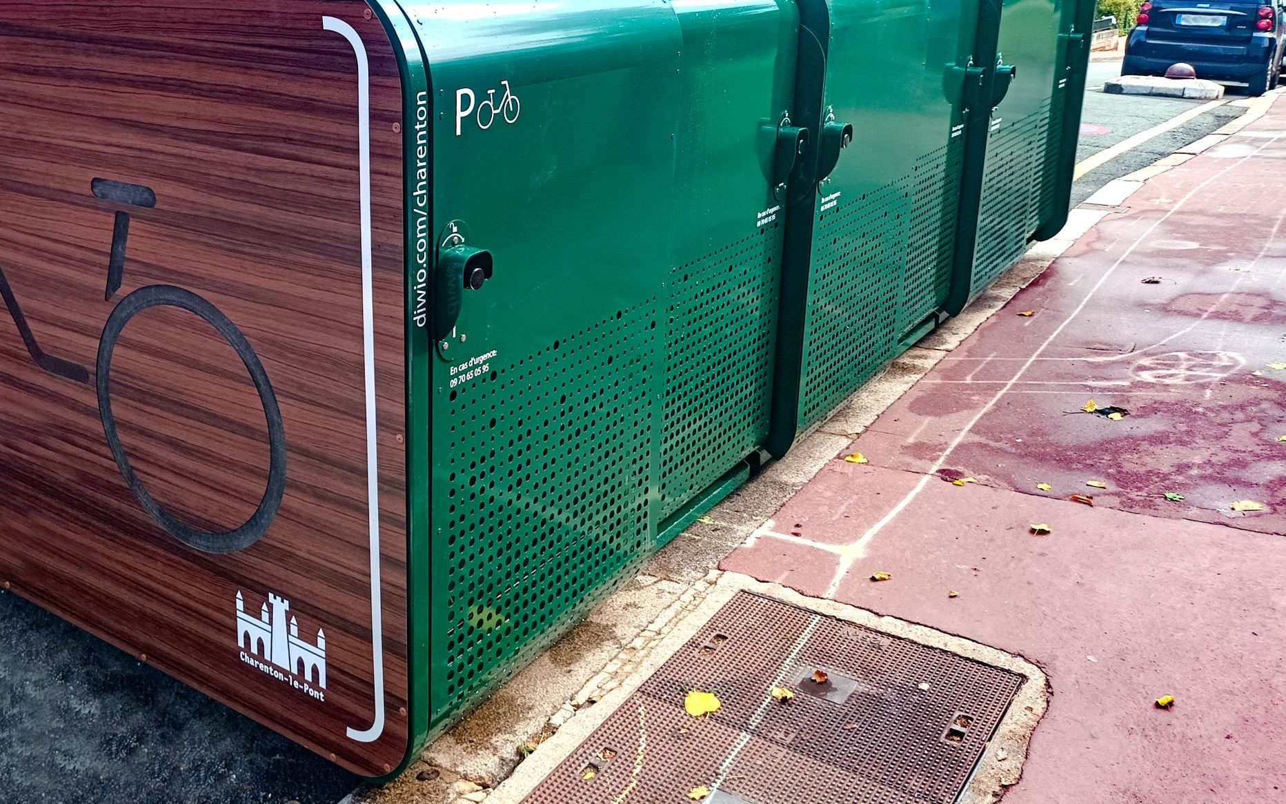 box vélo sécurisé ALTAO® UniPod installé dans la rue