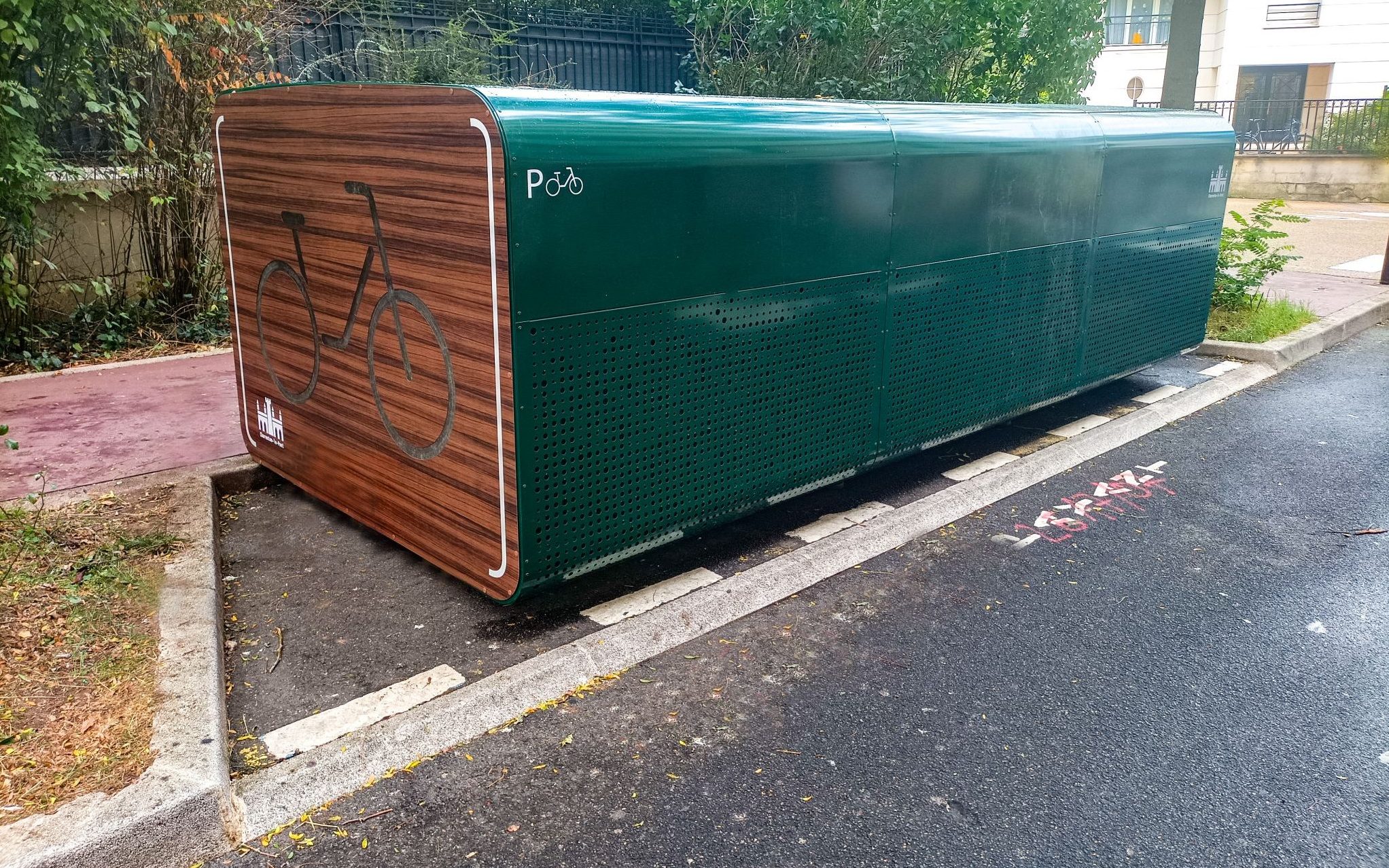 abri vélo sécurisé installé ALTAO UniPod Charenton le Pont