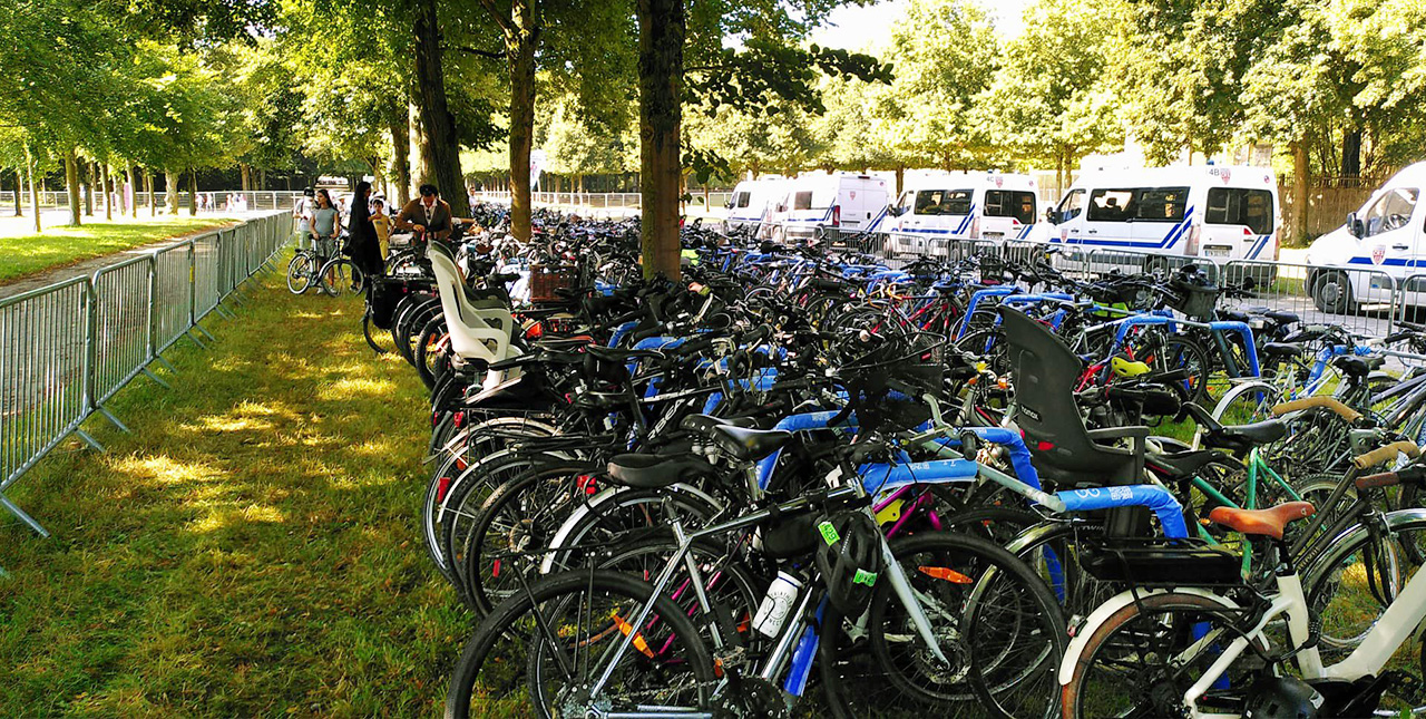 temporary bicycle parking for visitors to the Paris 2024 Olympic Games