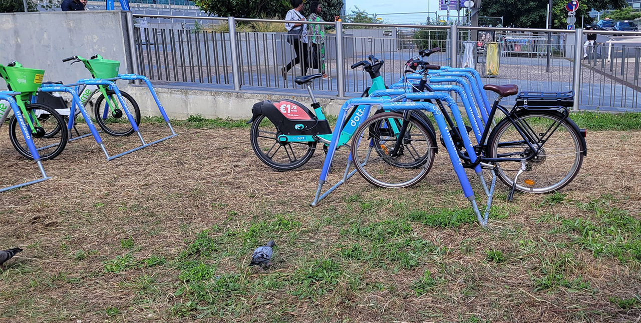 ALTAO Mobile temporary bicycle parking racks from Altinnova and Wheeslskeep at Paris 2024