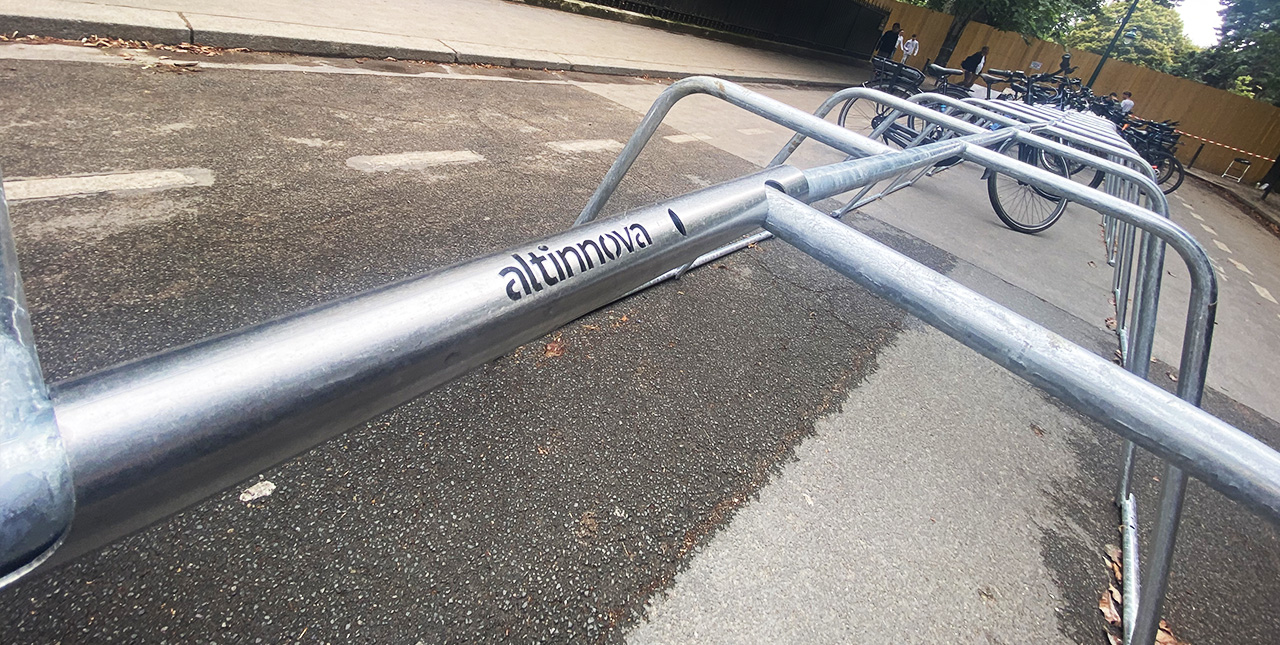 connector linking ALTAO Mobile temporary bicycle parking racks designed and manufactured by Altinnova