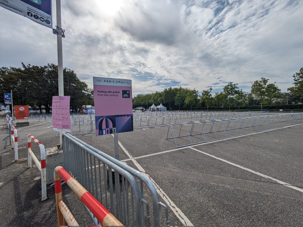 Temporary bicycle parking for the Paris 2024 Olympic and Paralympic Games using ALTAO Mobile Altinnova hoops in Nantes.