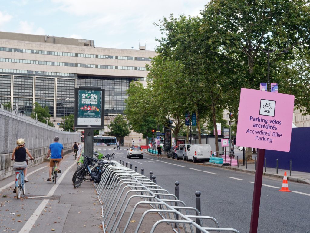 Temporary bicycle parking for the Paris 2024 Olympic and Paralympic Games using ALTAO Mobile Altinnova hoops at the Palais de Bercy