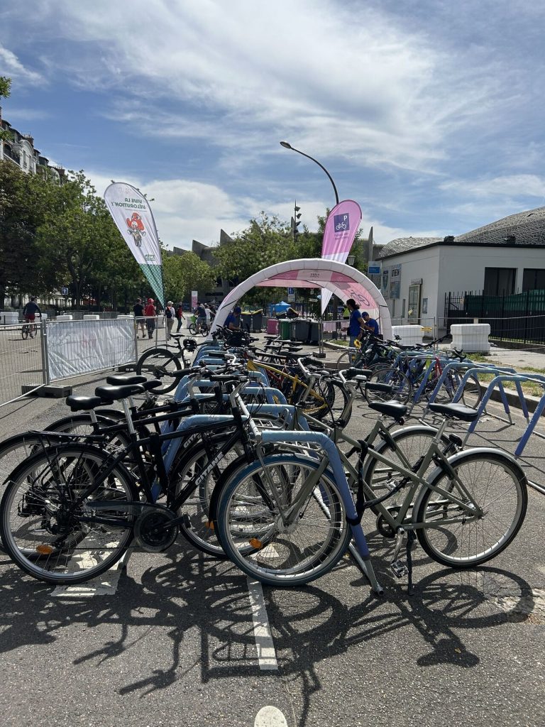 ALTAO Mobile ephemeral bicycle shelters at the Paris 2024 event