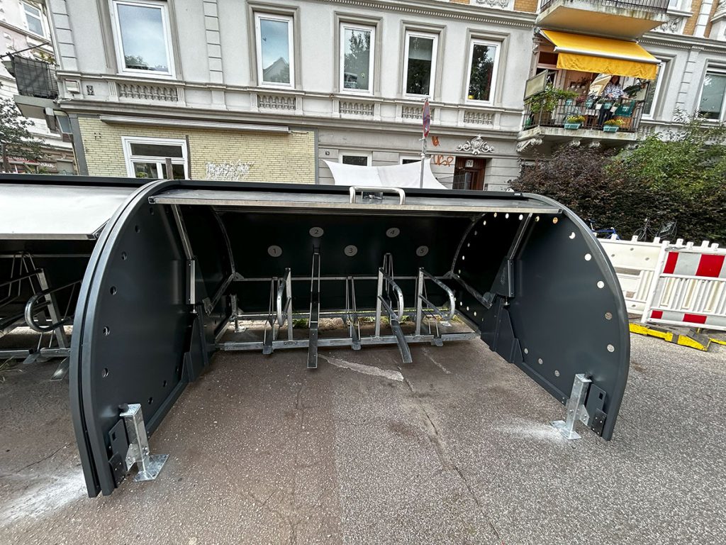 5 parking spaces to protect and shelter 5 bicycles in an ALTAO Cover box