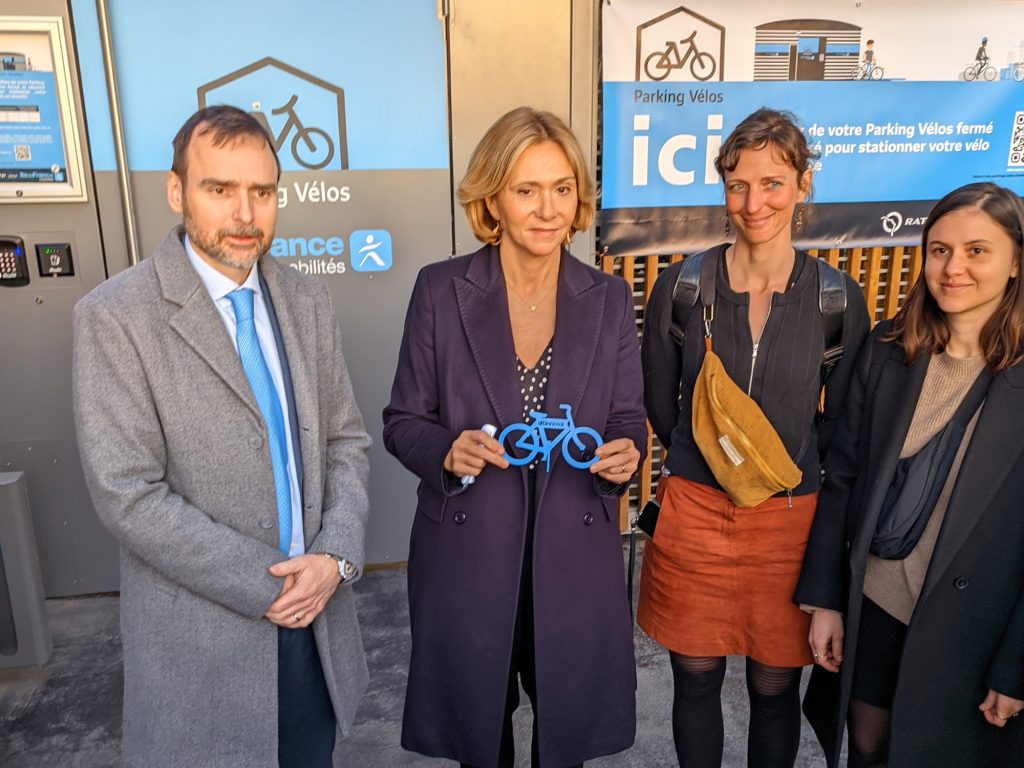 petit vélo Altinnova offert lors de l'inauguration du parking vélos de la gare de Vincennes