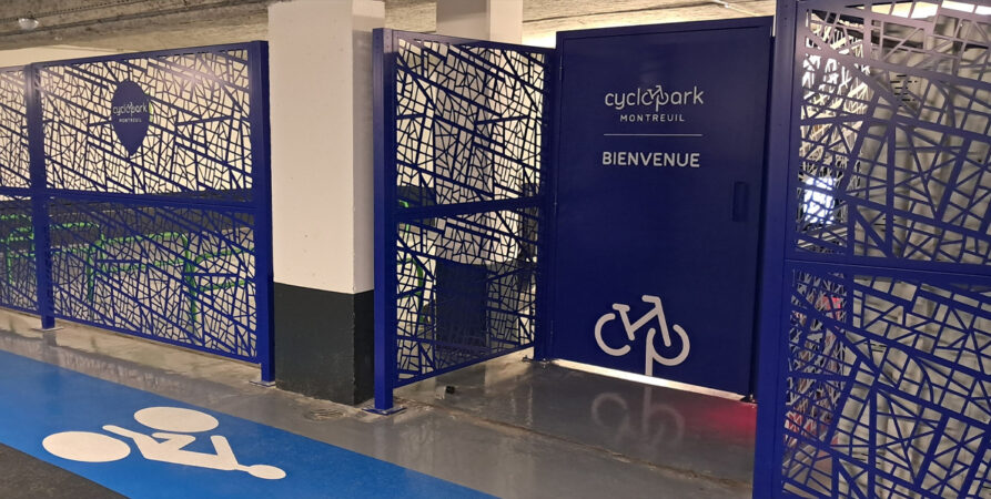 Nueva entrada del aparcamiento vigilado de bicicletas "Cyclopark" en Montreuil por Altinnova