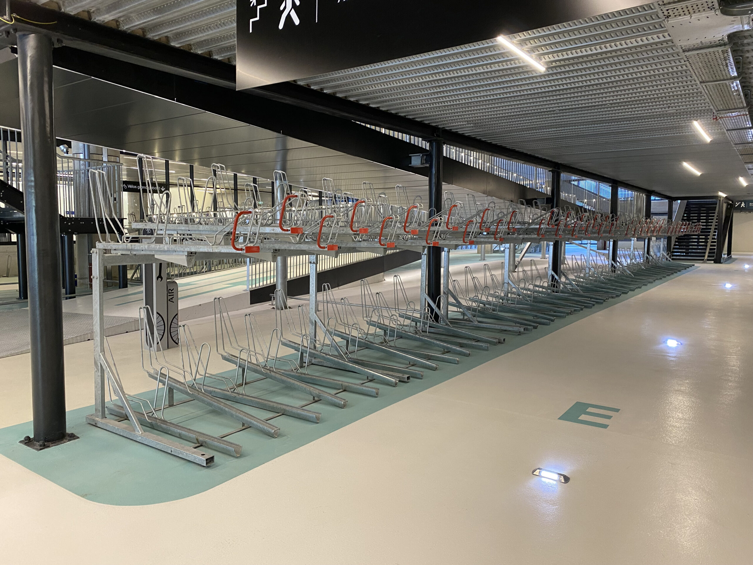 les racks de stationnement vélos de la Vélostation de la gare Lyon Part-Dieu