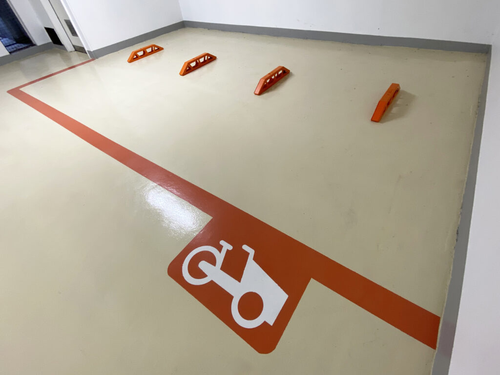 espace de stationnement pour vélos cargos équipés de 4 arceaux ALTAO® Bridge