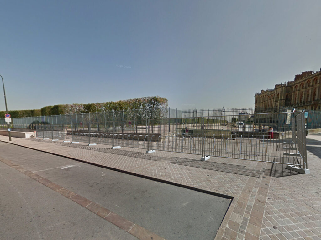 installation des racks de stationnement éphémère ALTAO® Mobile pour réaliser un parking vélos temporaire à Saint-Germain-en-Laye