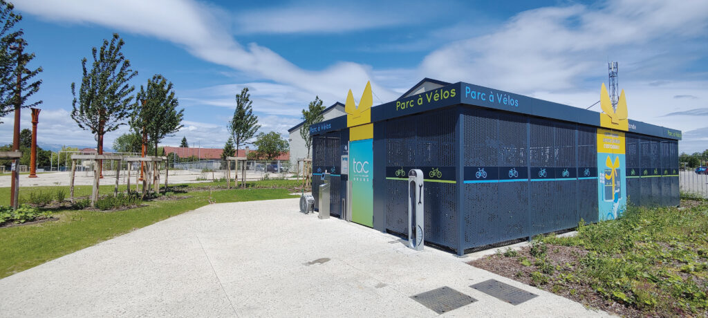 Parc à Vélos ALTAO® Spacio sur le parvis nord de la Gare d'Annemasse