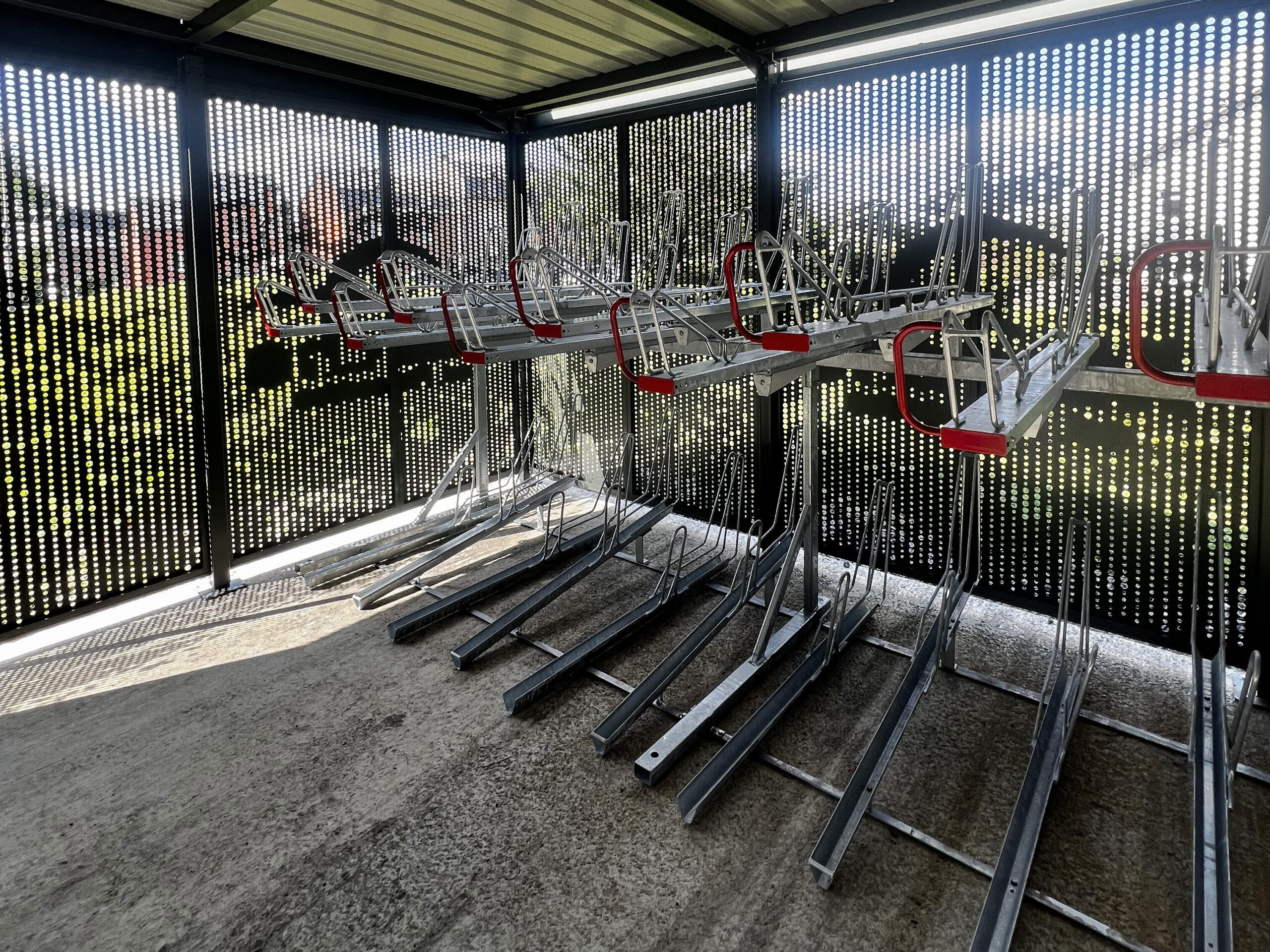 Racks de stationnement vélos double étage à Marche-en-Famenne, Belgique