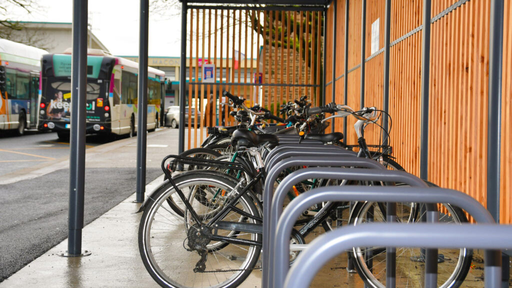 Abri vélos ouvert en gare de Mâcon