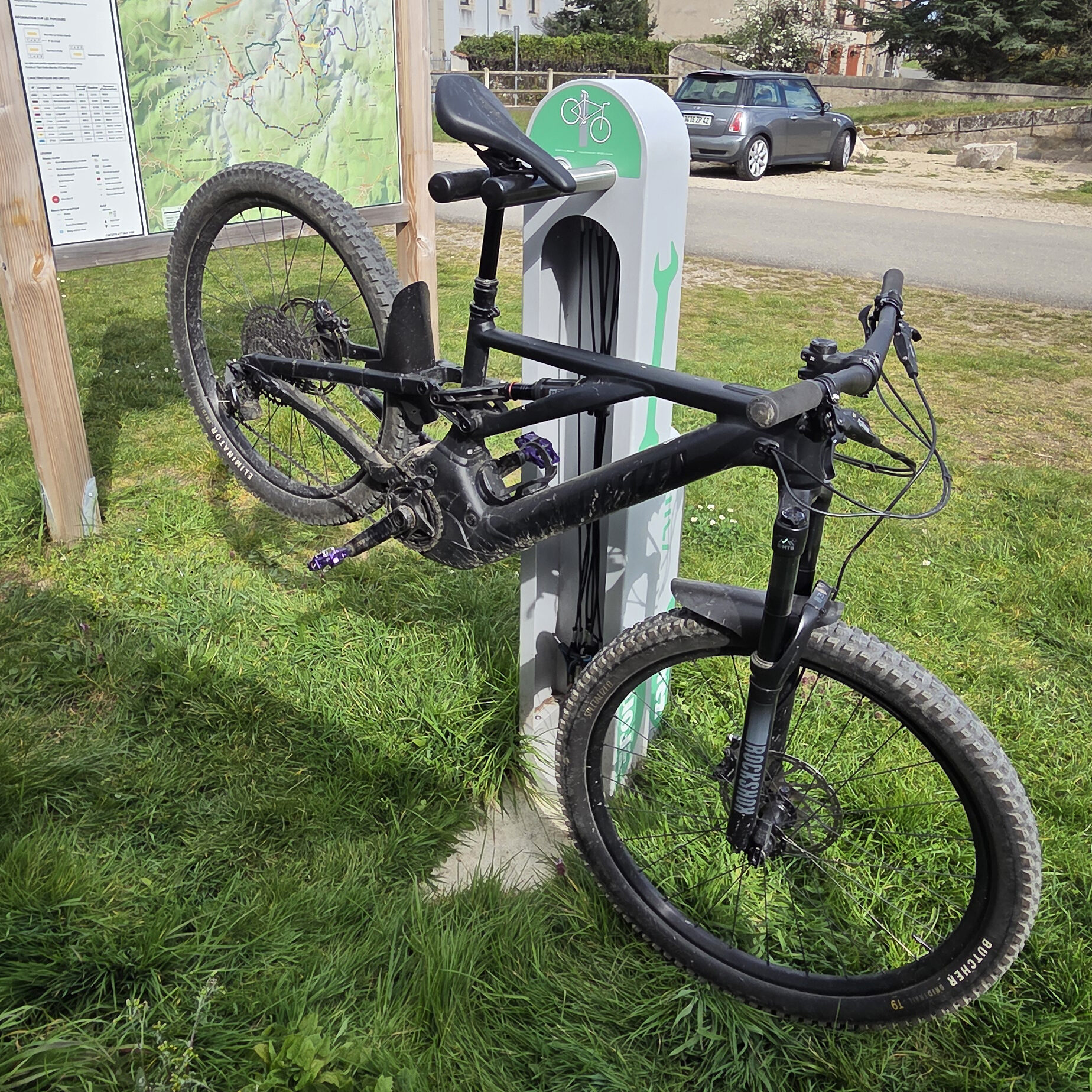 station de services vélo ALTAO Fix'Air : gonflage et réparation