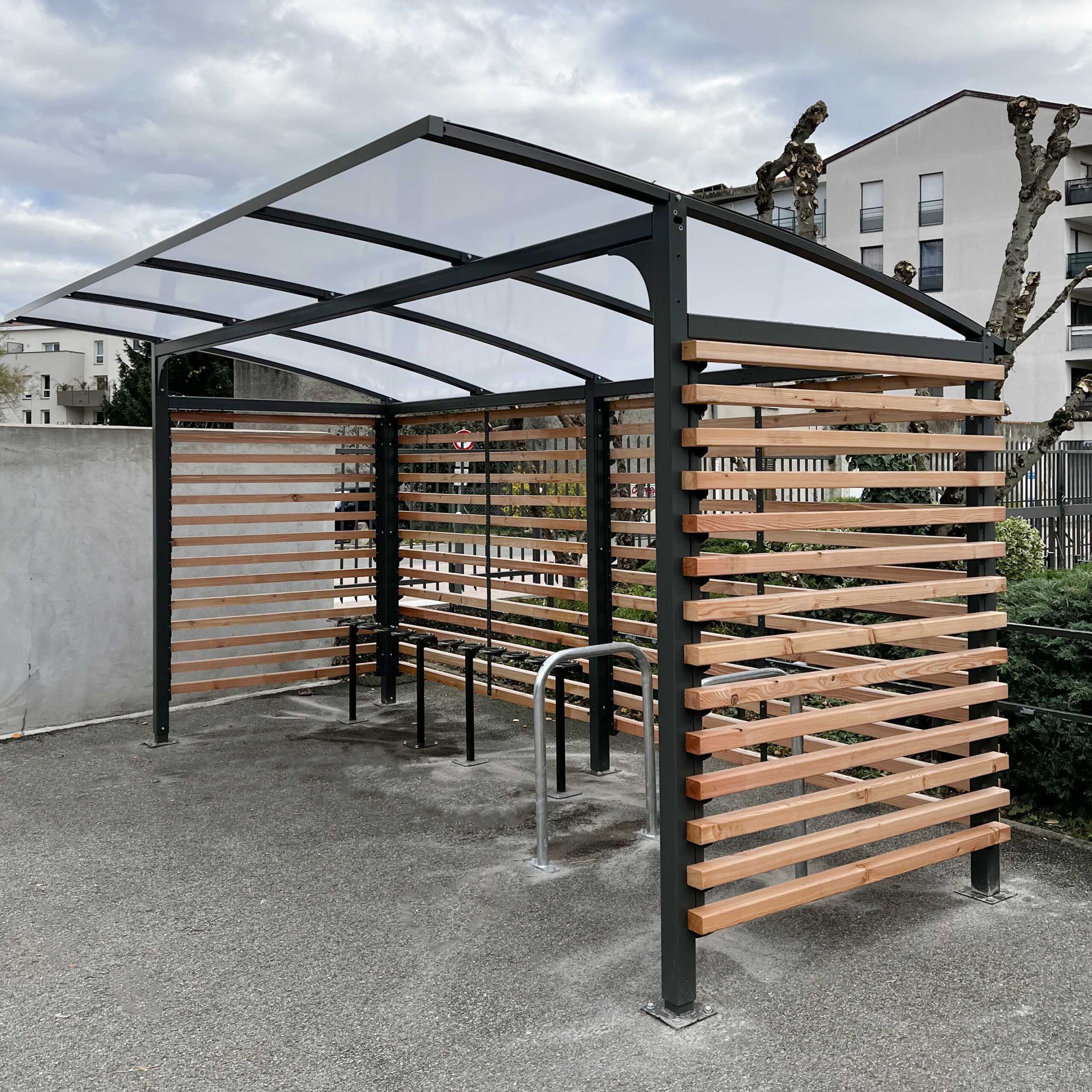 Arceaux U, support trottinettes et abri ALTAO Curve - ©Altinnova