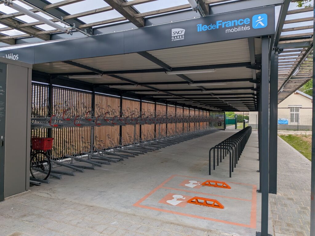 Parking Vélos ALTAO® Spacio - Gare Noisy-le-sec ©Heureux-cyclage