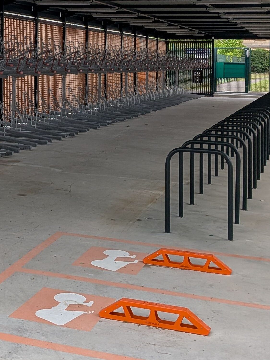 Parking Vélos ALTAO® Spacio - Gare Noisy-le-sec ©Heureux-cyclage