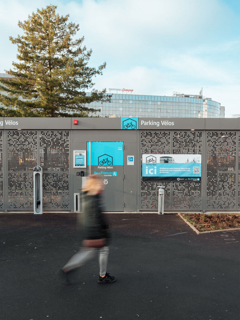 Abri vélos sécurisé, station de réparation et gonfleur vélos ©Noisy-le-Grand