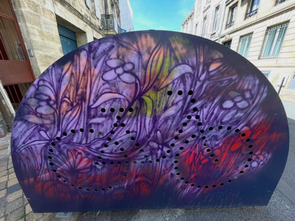 Abri vélos ALTAO Cover personnalisé par l'artiste Selor