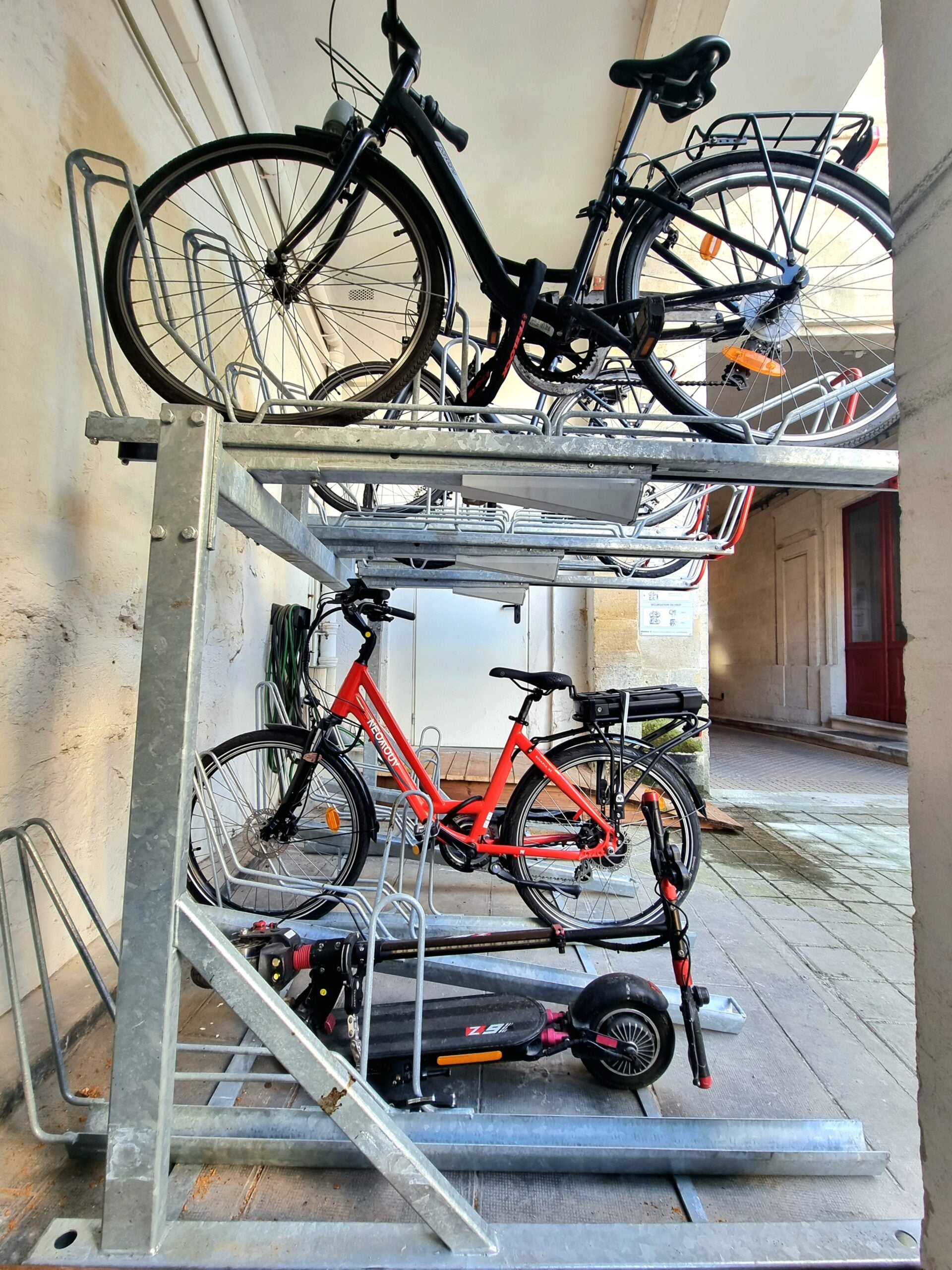 Stationnement vélo en hauteur avec rack double étage Optima V10