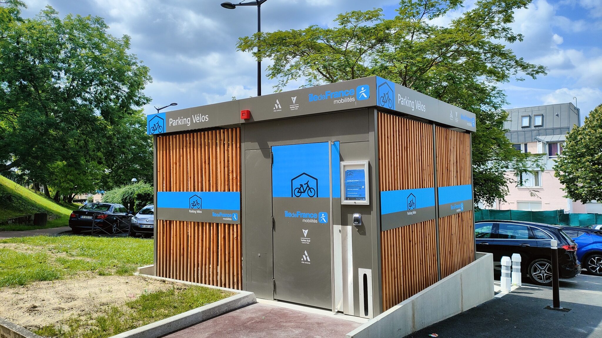Abri vélo autoportant compact