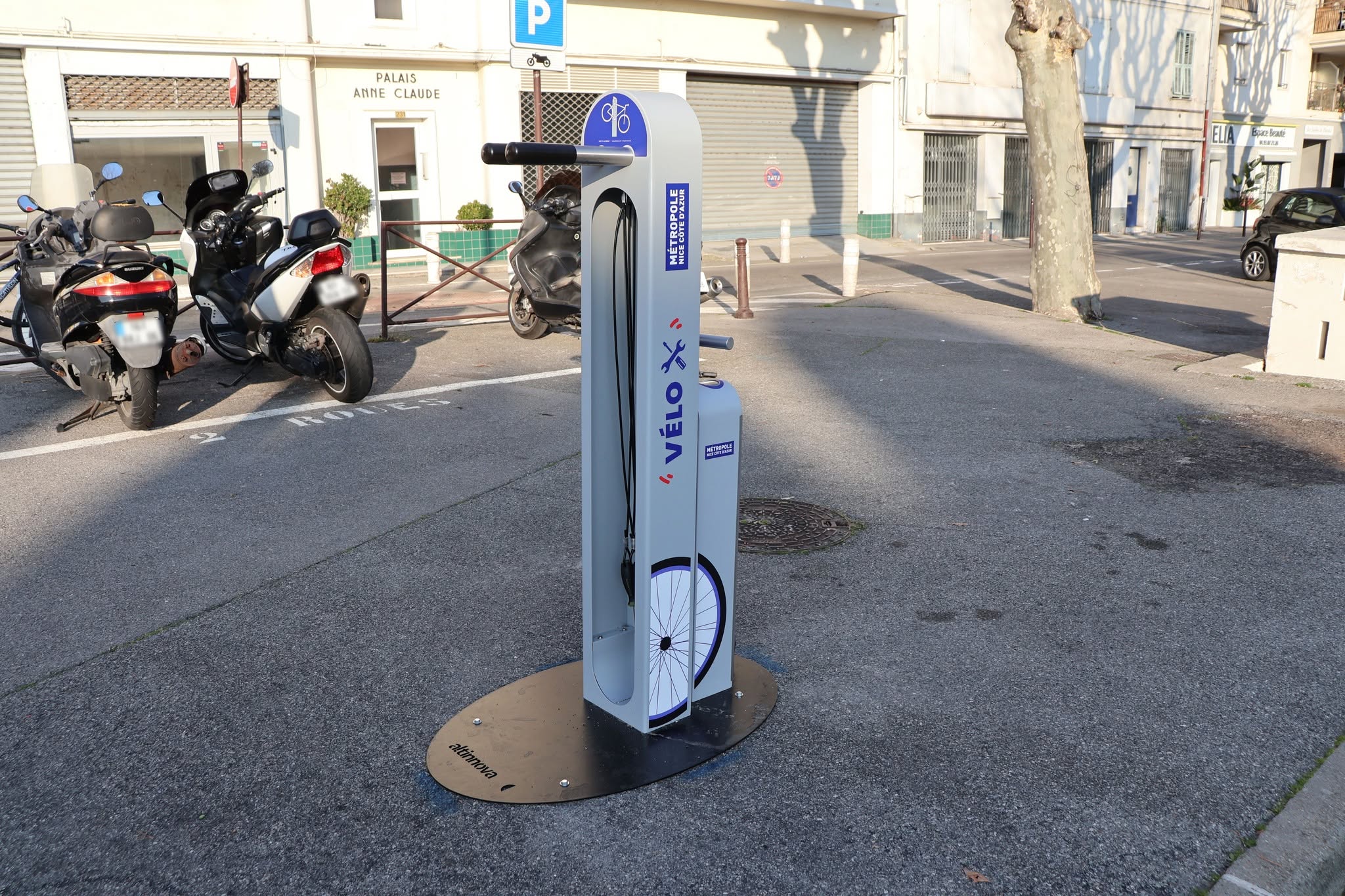 Fietsoppom- en reparatiestation ©Saint-Laurent-du-Var