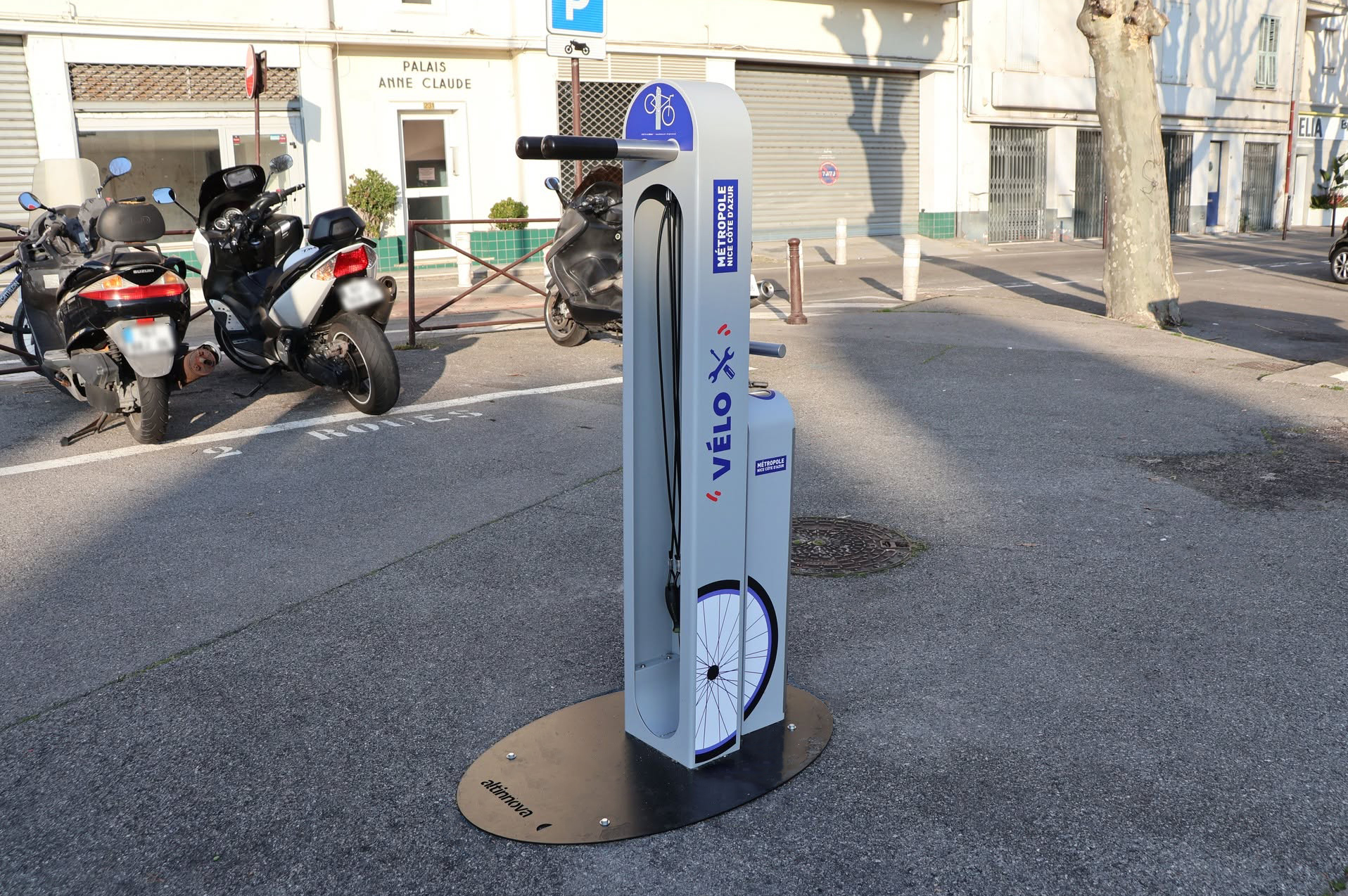 Fietsoppom- en reparatiestation ©Saint-Laurent-du-Var