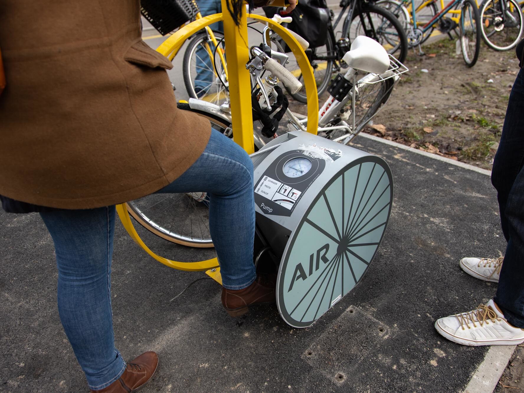 station de gonflage ALTAO Pump - aire de services cyclistes Chronovélo - Grenoble