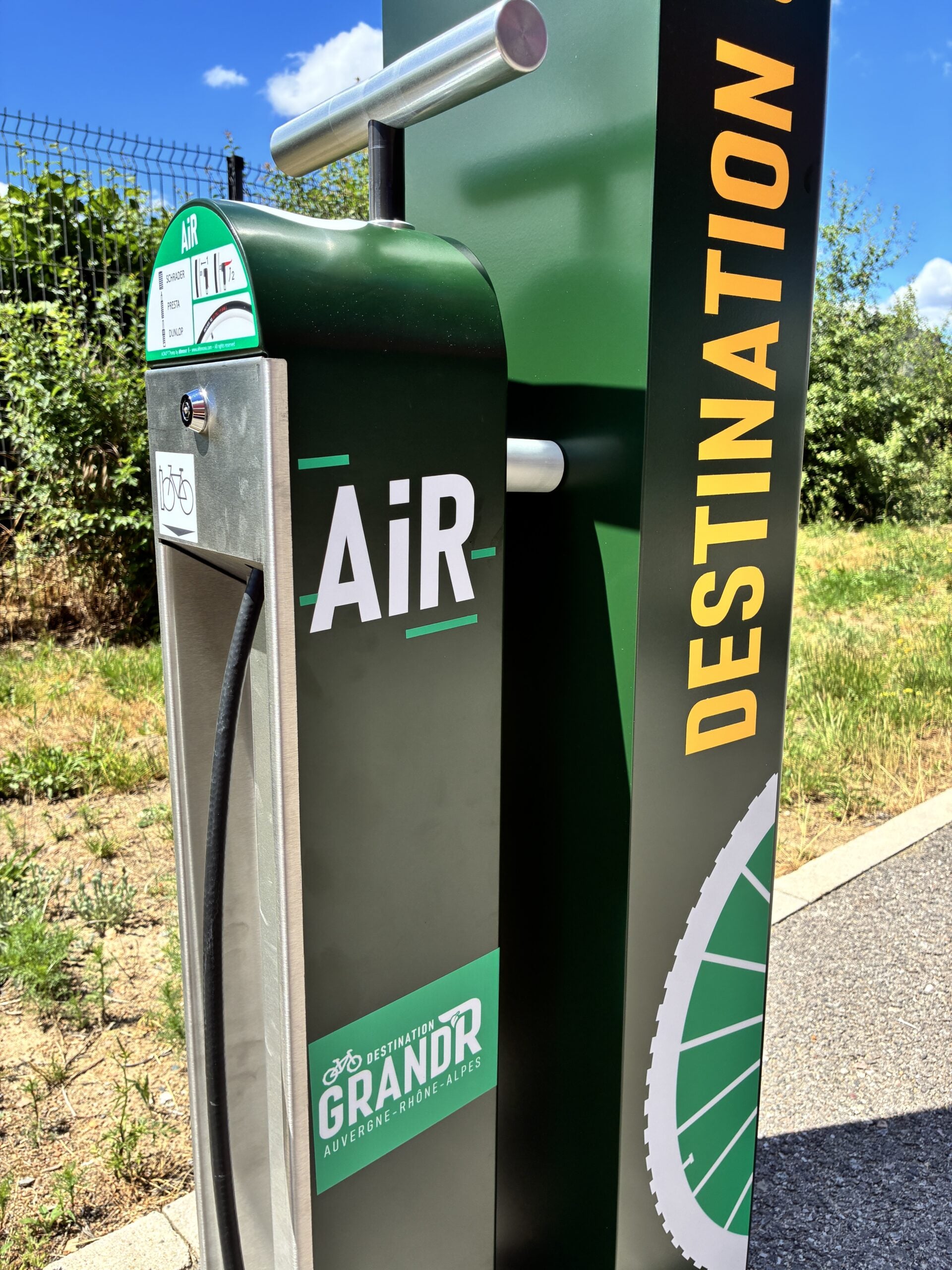 Détail de la station de services vélos ALTAO® Fix’Air installée pour Destination Grand’R