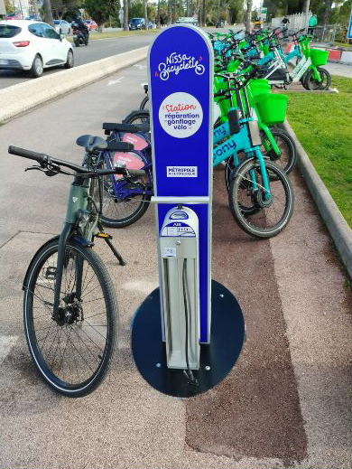 Station de gonflage et réparation vélos