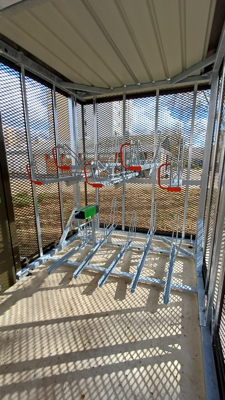 Point de recharge VAE intégré à un rack Optima V10