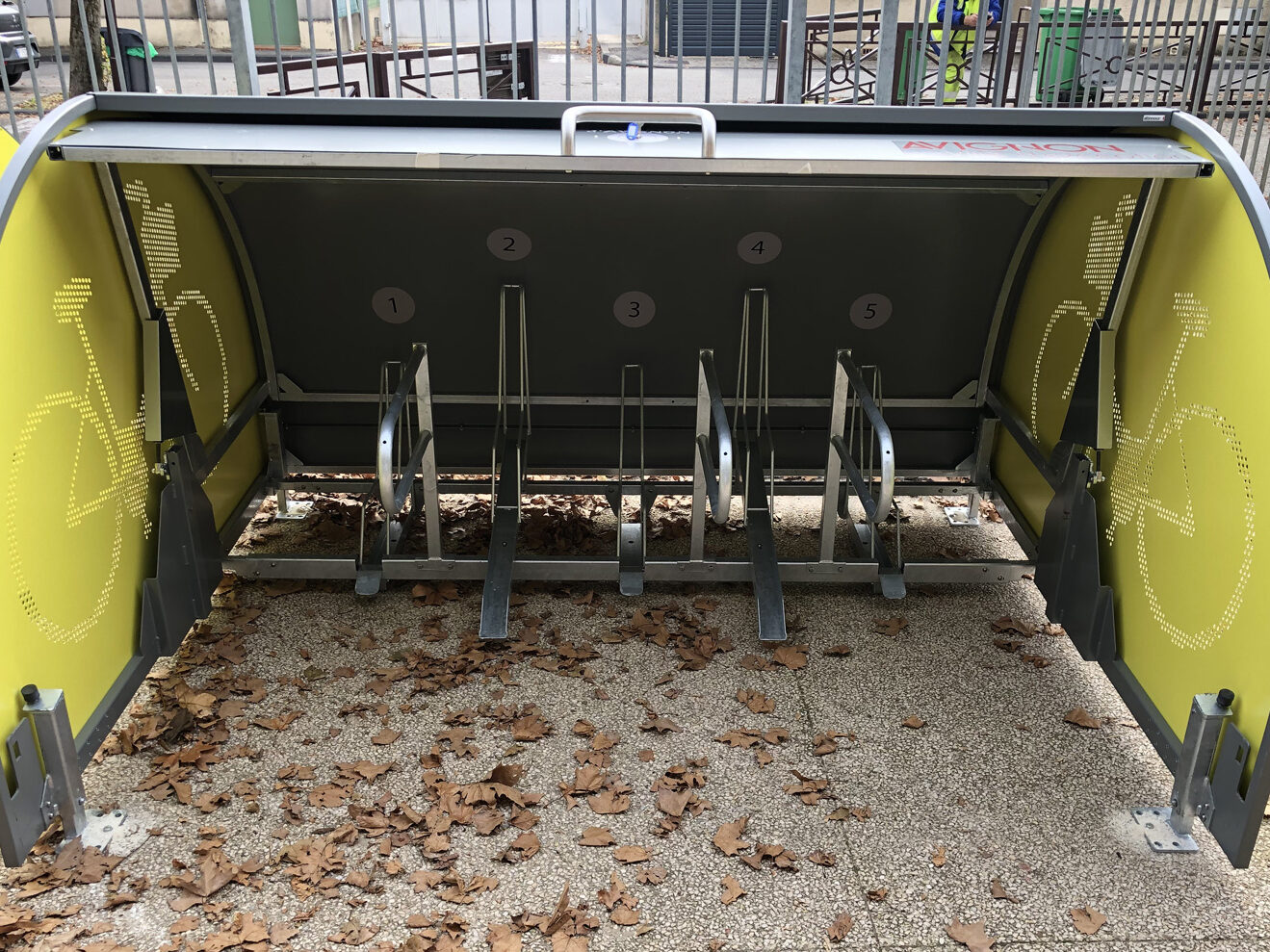 Interior de un aparcamiento para bicicletas ALTAO Cover en Aviñón