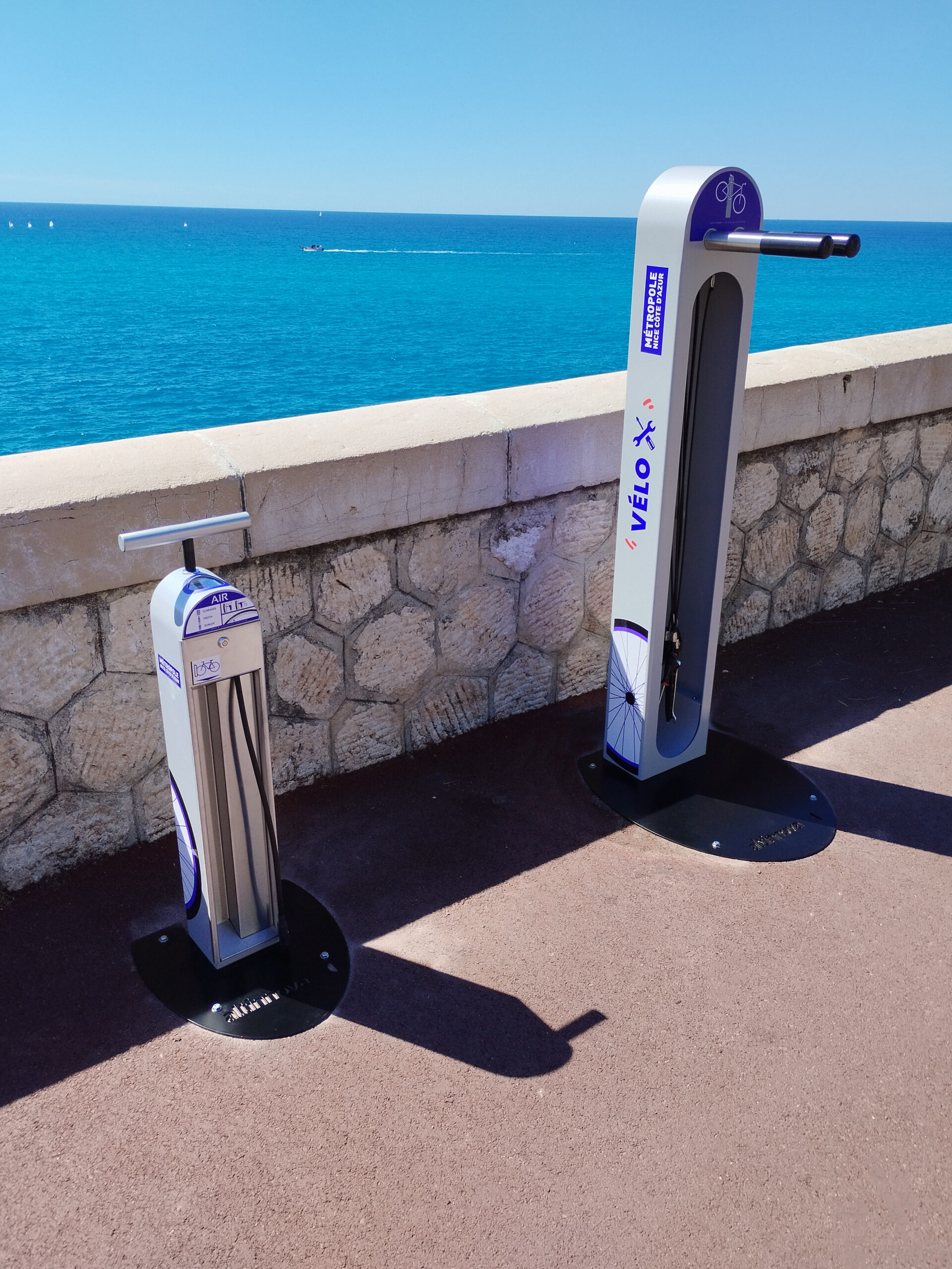 Station de gonflage et borne de réparation vélos