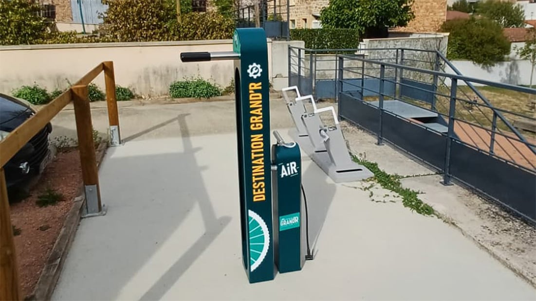 Station de réparation et de gonflage vélos ALTAO® Fix’Air pour Destination Grand’R
