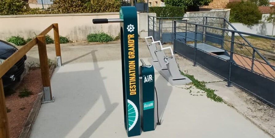 Station de réparation et de gonflage vélos ALTAO® Fix’Air pour Destination Grand’R
