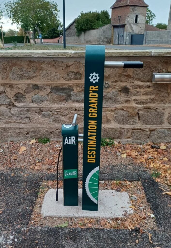 Station de réparation et de gonflage vélos ALTAO® Fix’Air pour Destination Grand’R