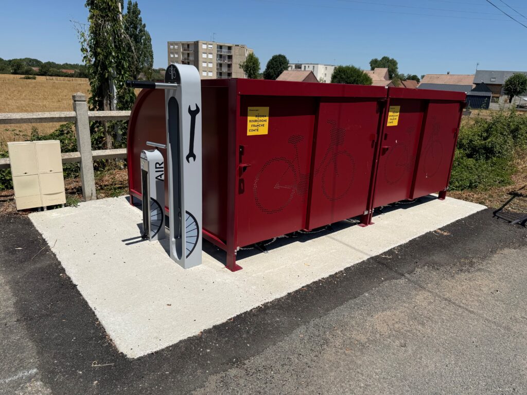 Box à vélos sécurisé ALTAO® Cocoon installé en gare de Cercy-la-Tour